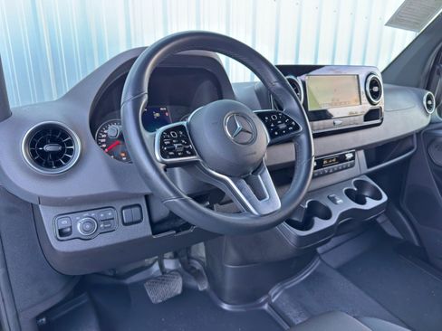 Used 2024 Mercedes-Benz Sprinter 2500 image 12