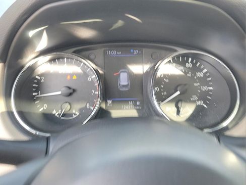 Used 2018 Nissan Rogue SL w/ Premium Package image 18