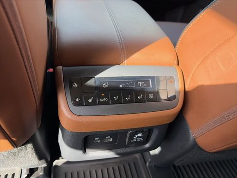 Certified 2024 Nissan Pathfinder Platinum image 11