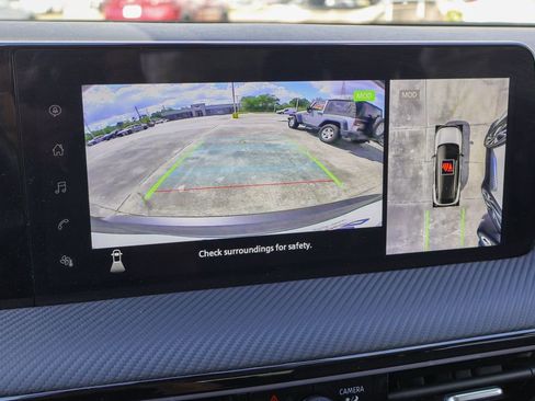 Certified 2025 Nissan Kicks SR image 4