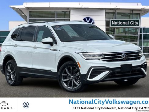 Certified 2023 Volkswagen Tiguan SE w/ Panoramic Sunroof Package image 1