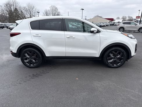 Certified 2022 Kia Sportage LX w/ LX AWD Value Edition Package image 2