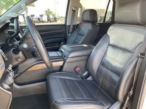 Used 2018 GMC Yukon Denali w/ Denali Ultimate Package AWD/4WD image 12