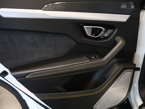 Used 2019 Lamborghini Urus AWD/4WD image 38