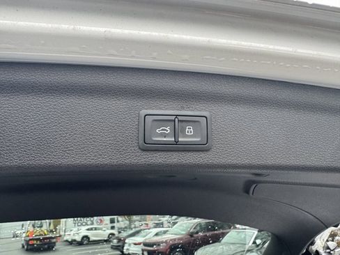 Certified 2025 Audi Q3 2.0T Premium w/ Convenience Package image 35