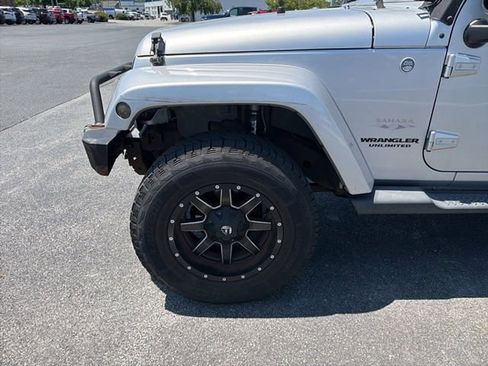 Used 2012 Jeep Wrangler Unlimited Sahara w/ Connectivity Group AWD/4WD image 4