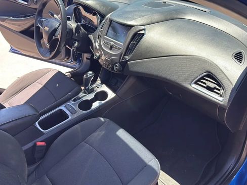 Used 2018 Chevrolet Cruze LT FWD image 22