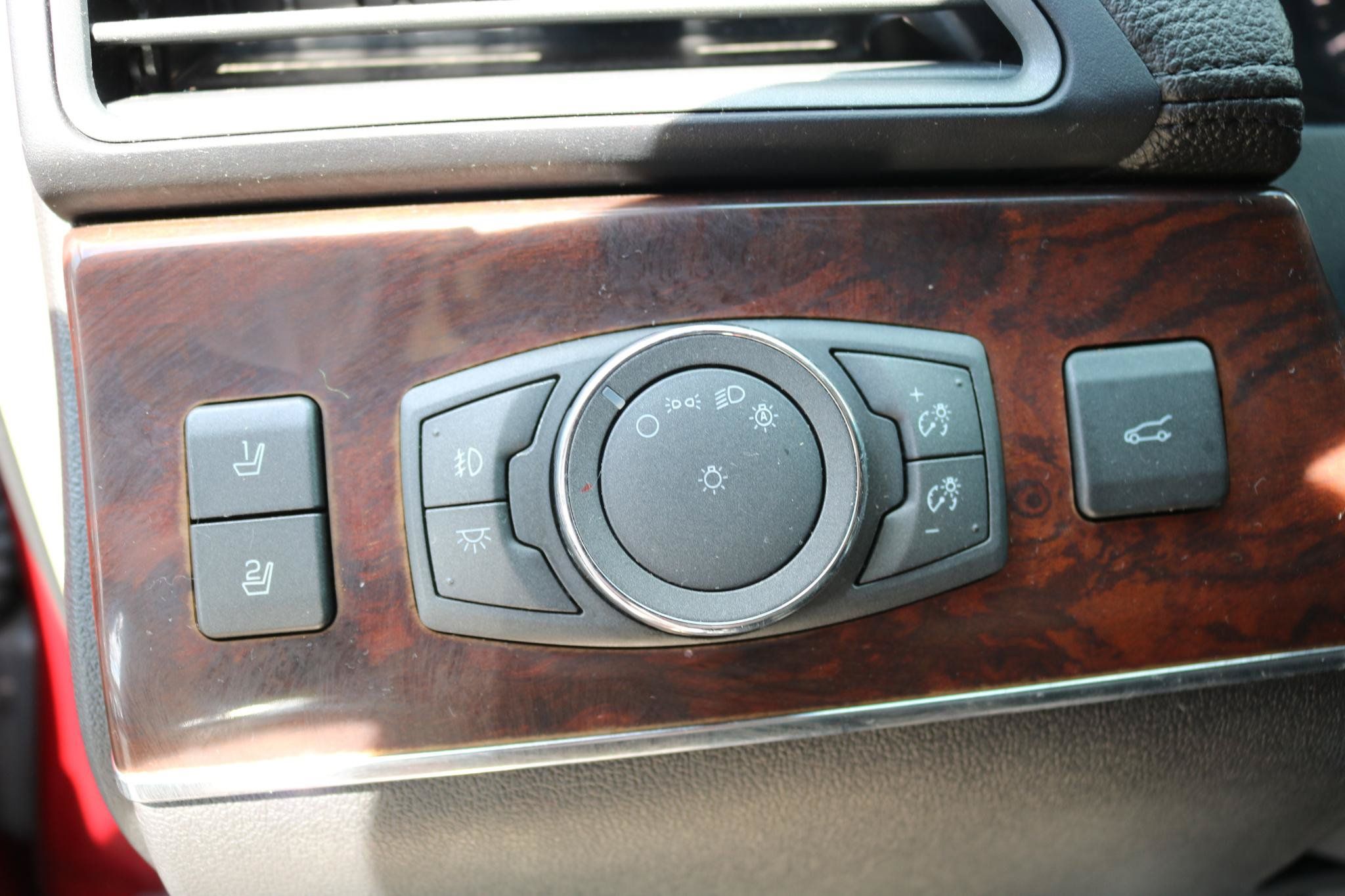 Used 2015 Lincoln MKX FWD w/ Walnut Swirl Wood Package image 17