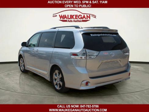 Used 2011 Toyota Sienna SE w/ Preferred Pkg FWD image 4
