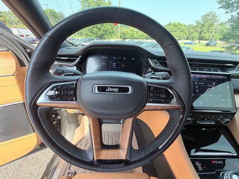 Used 2024 Jeep Grand Cherokee L Summit AWD/4WD image 14