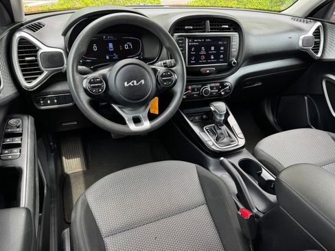 Used 2024 Kia Soul LX w/ Option Group 015 FWD image 16
