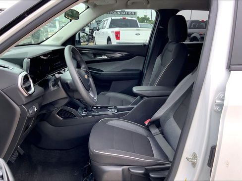 Used 2024 Chevrolet TrailBlazer LT FWD image 8