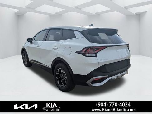 Used 2025 Kia Sportage LX FWD image 5