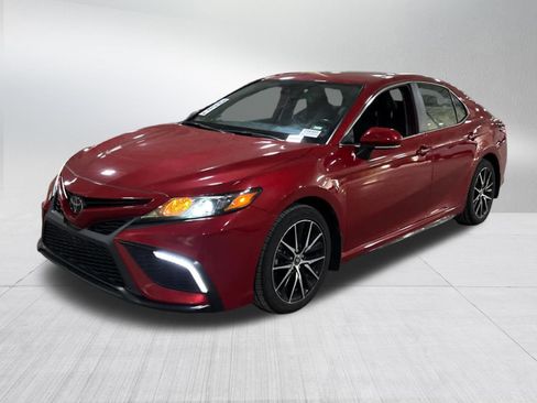 Used 2024 Toyota Camry SE FWD image 2
