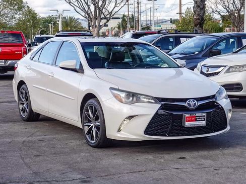 Used 2017 Toyota Camry XSE image 3
