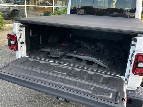 Used 2022 Jeep Gladiator Rubicon w/ LED Lighting Group AWD/4WD image 5
