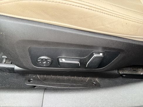 Certified 2025 BMW 330i Sedan w/ Convenience Package RWD image 21