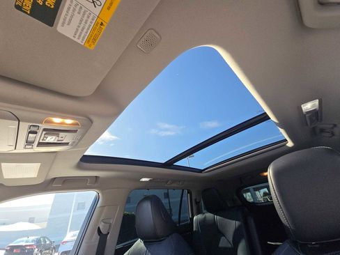 Certified 2022 Toyota Highlander Platinum image 36