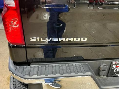 Used 2023 Chevrolet Silverado 1500 LT AWD/4WD image 24