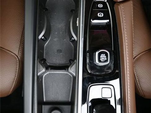 Used 2024 Volvo XC90 B6 Plus w/ Protection Package Premier image 11