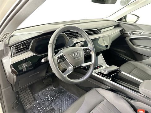 Used 2022 Audi e-tron Premium Plus image 21