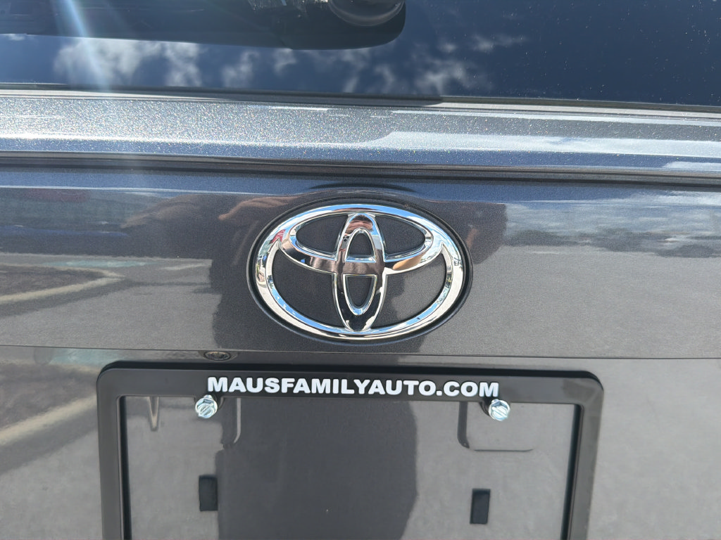 Used 2021 Toyota RAV4 LE AWD/4WD image 16