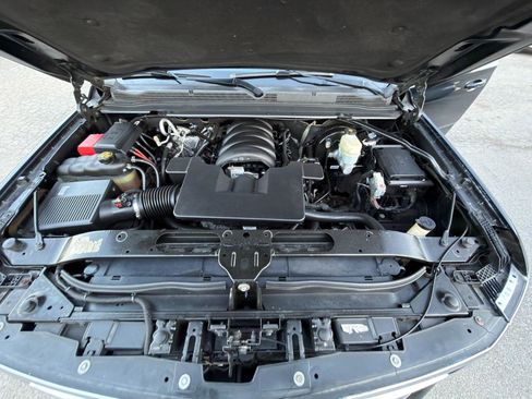 Used 2019 Chevrolet Suburban LT image 23