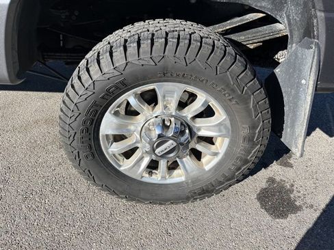 Used 2021 Ford F350 Limited image 19