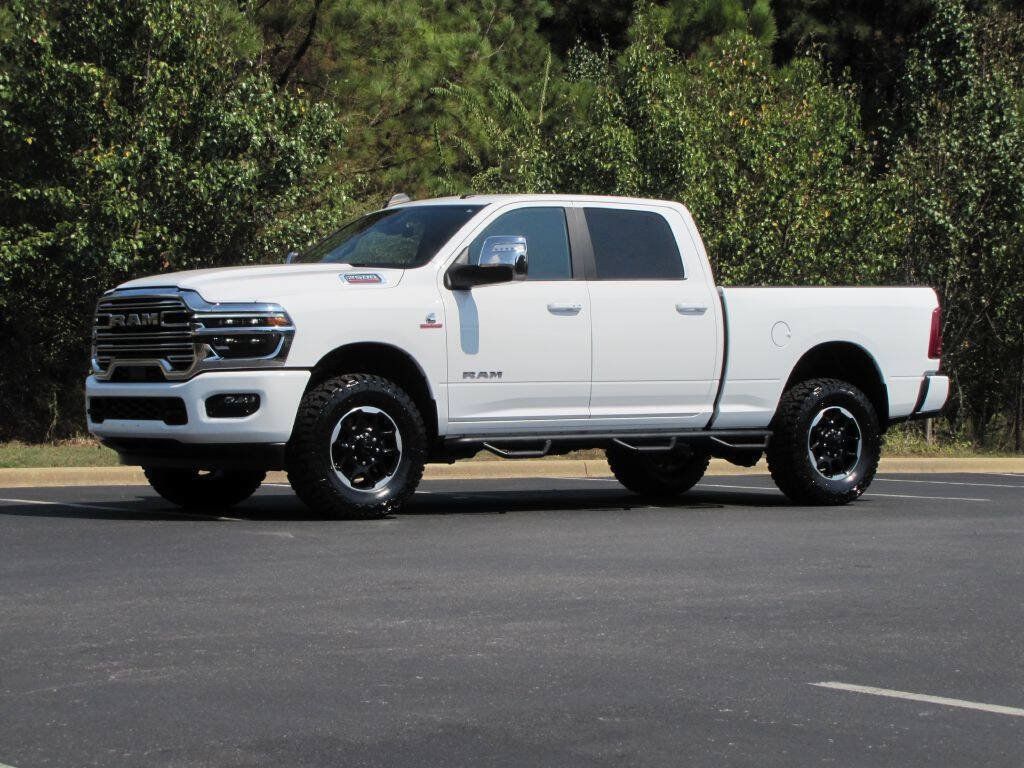Used 2026 RAM 2500 Laramie AWD/4WD image 3