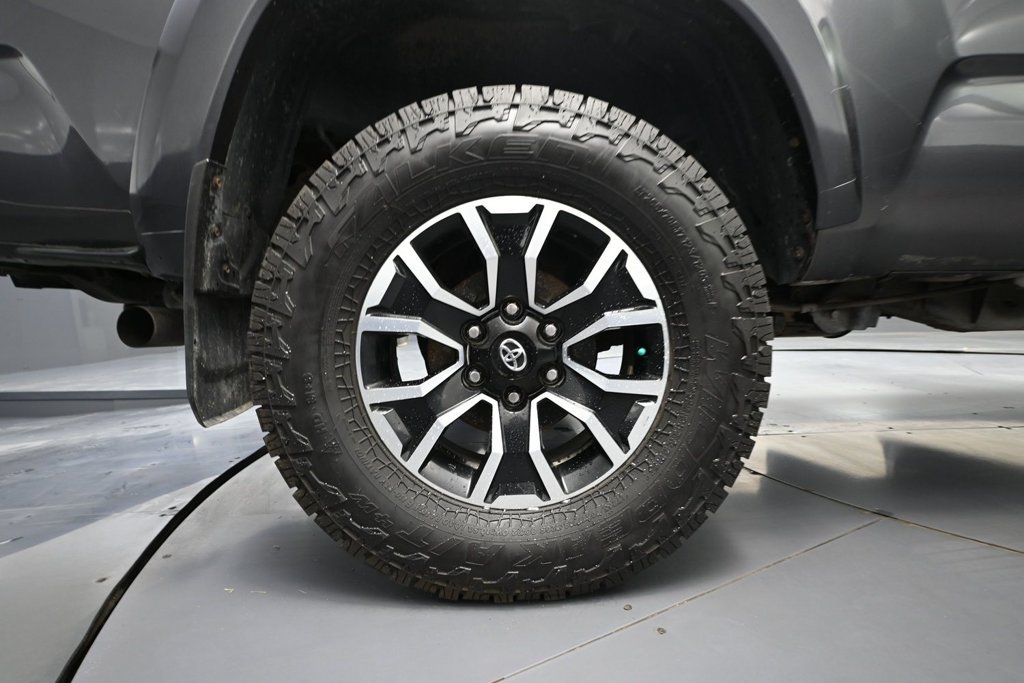 Used 2021 Toyota Tacoma TRD Sport AWD/4WD image 10