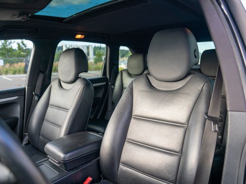 Used 2010 Porsche Cayenne AWD/4WD image 5