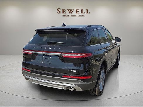 New 2026 Lincoln Corsair Premiere image 4