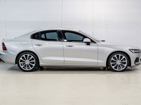 Used 2019 Volvo S60 T5 Momentum w/ Premium Package image 8