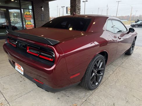 Used 2022 Dodge Challenger SXT w/ Driver Convenience Group image 7