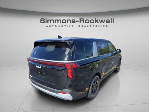 Used 2025 Kia Carnival FWD image 5