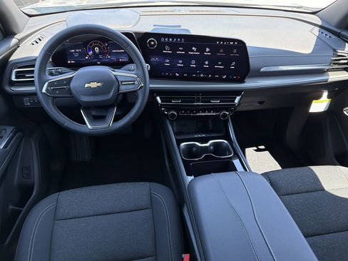 New 2026 Chevrolet Traverse LT image 2