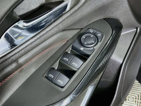 Used 2025 Chevrolet Trax RS w/ Driver Confidence Package FWD image 18