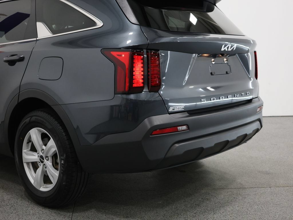 Used 2022 Kia Sorento LX FWD image 10