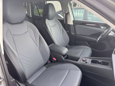 Used 2026 Volkswagen Tiguan SE AWD/4WD image 37