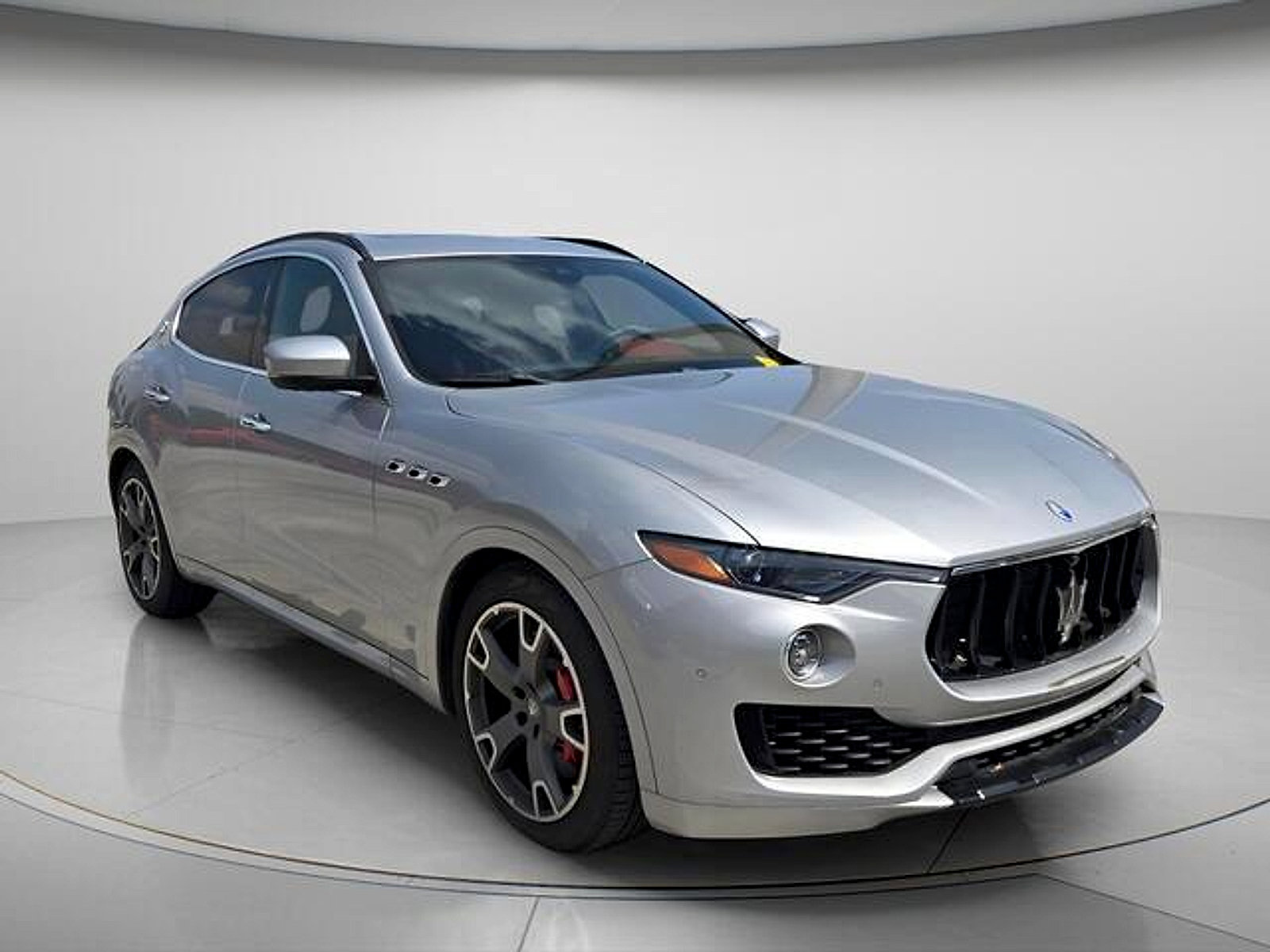 Used 2017 Maserati Levante S AWD/4WD image 4