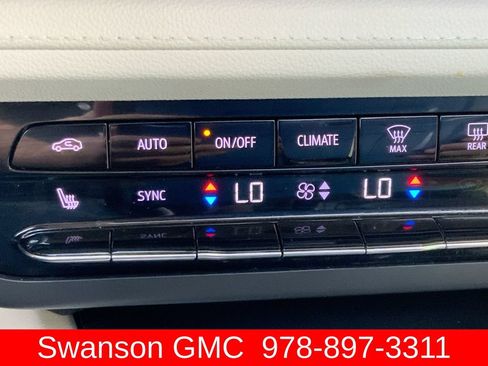 Certified 2022 Buick Envision Essence w/ Technology Package I FWD image 36