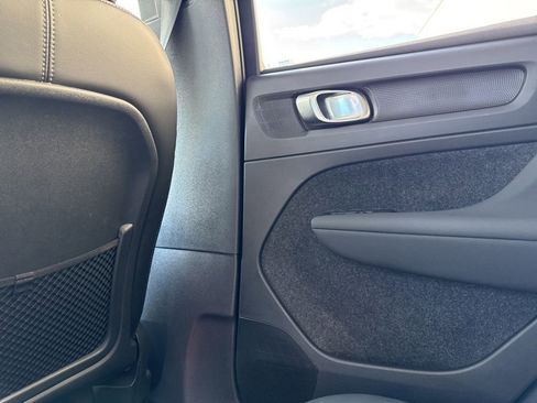 Used 2024 Volvo XC40 B5 Plus w/ Climate Package image 17