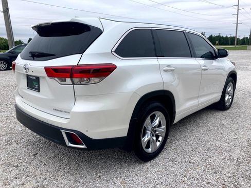 Used 2018 Toyota Highlander Limited w/ Carpet Mat Package (TMS) AWD/4WD image 6