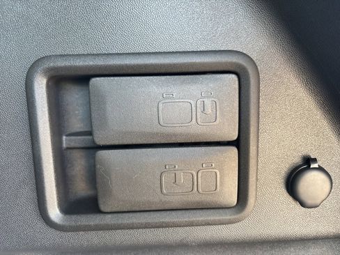 Used 2023 Chevrolet Equinox LT w/ Driver Convenience Package image 18