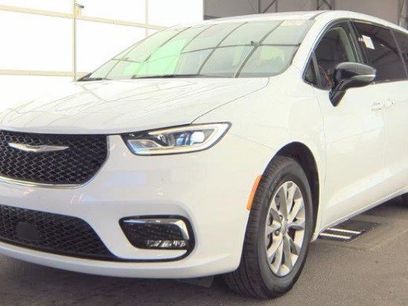 Used 2024 Chrysler Pacifica Touring-L