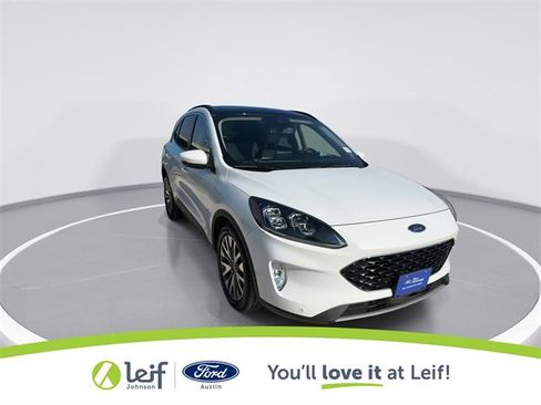 Used 2020 Ford Escape Titanium image 2