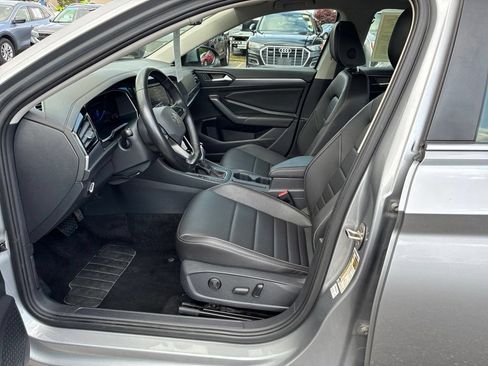 Used 2024 Volkswagen Jetta SE FWD image 14