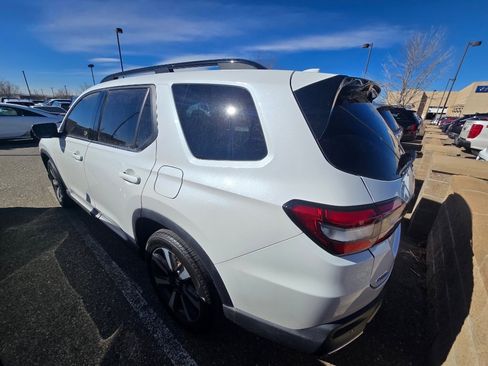 Used 2024 Honda Pilot Touring image 10