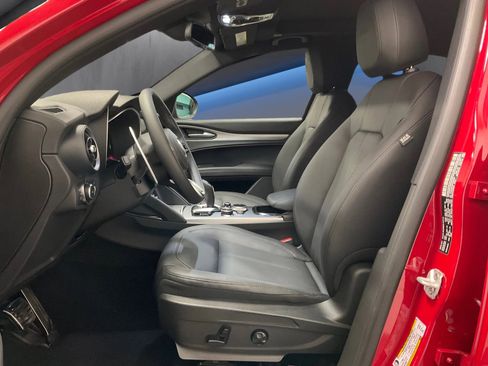 New 2025 Alfa Romeo Stelvio Sprint image 4