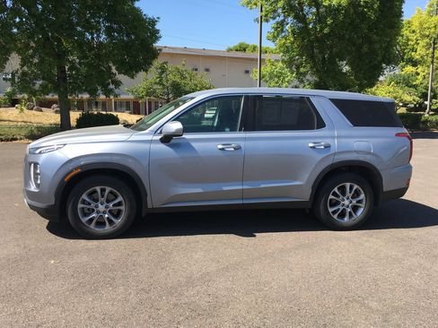 Used 2020 Hyundai Palisade SE AWD/4WD image 3